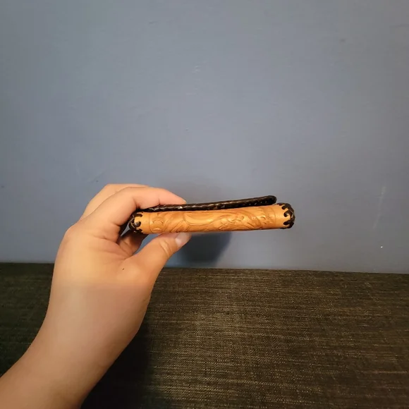 ❗CLOSET LIQUIDATION❗️Vintage tooled leather key holder - Picture 4 of 11